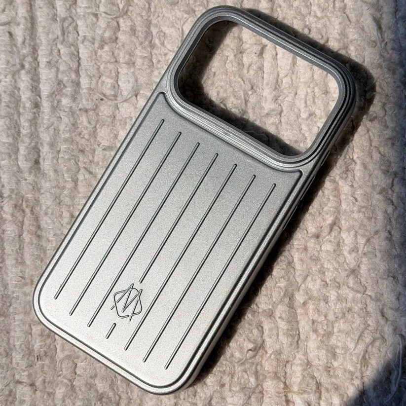 case iPhone Rimowa 17 Pro