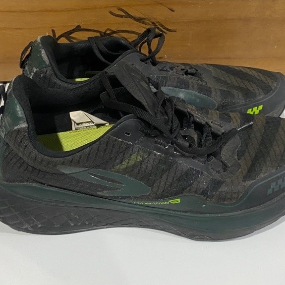 sepatu lari 910 size 42