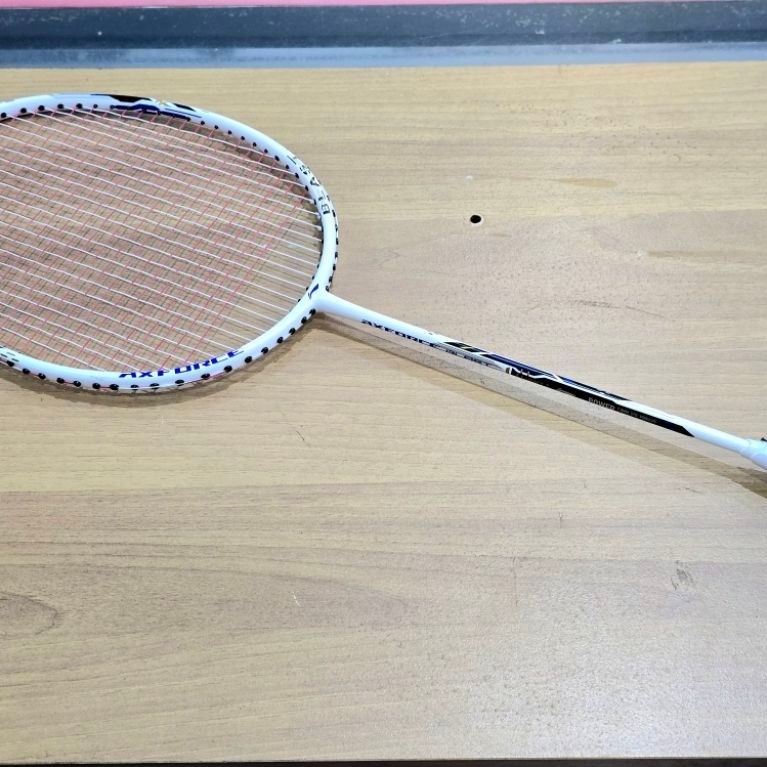 Preloved Raket Badminton Lining Axforce Blast 5UG6 Putih Like New