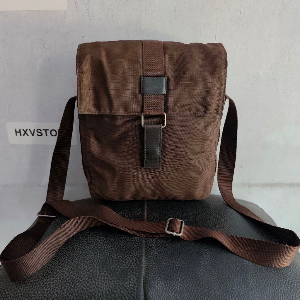 Banana Republic Sling Bag / tas selempang Banana Republic