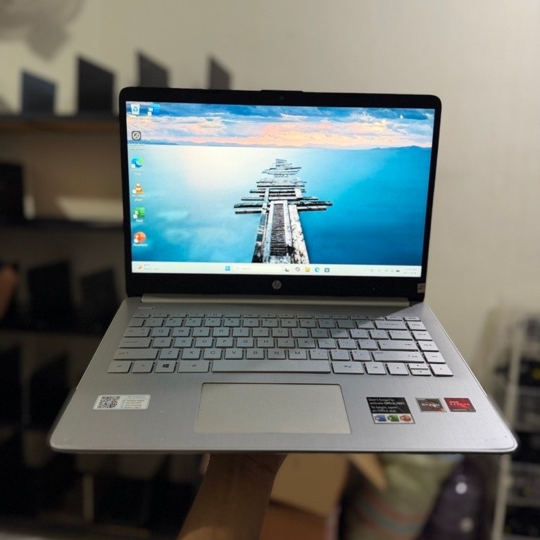 HP LAPTO 14s fq0xx , ryzen 3-3250u ,ram 8 , ssd 512
