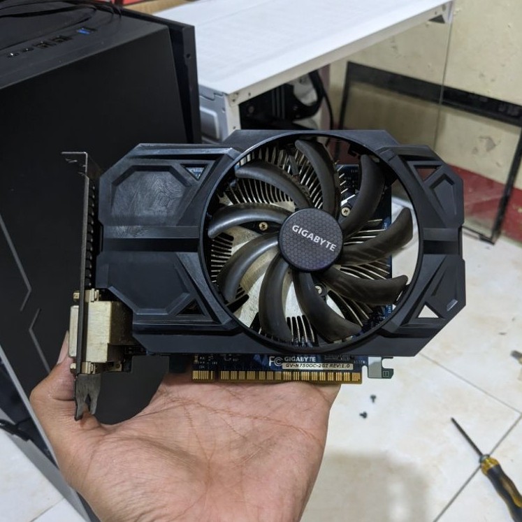 GTX 750 2gb ddr5 gigabyte