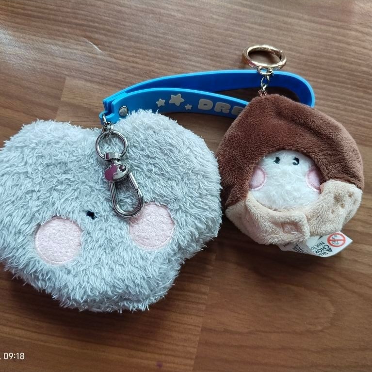 [READY INA] Truz Ruru snack keyring & bonbon face pouch (preloved)