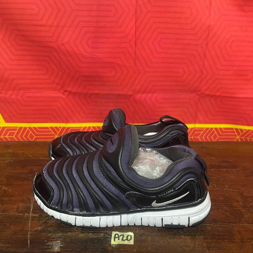 Sepatu anak Nike dynamo free size  32