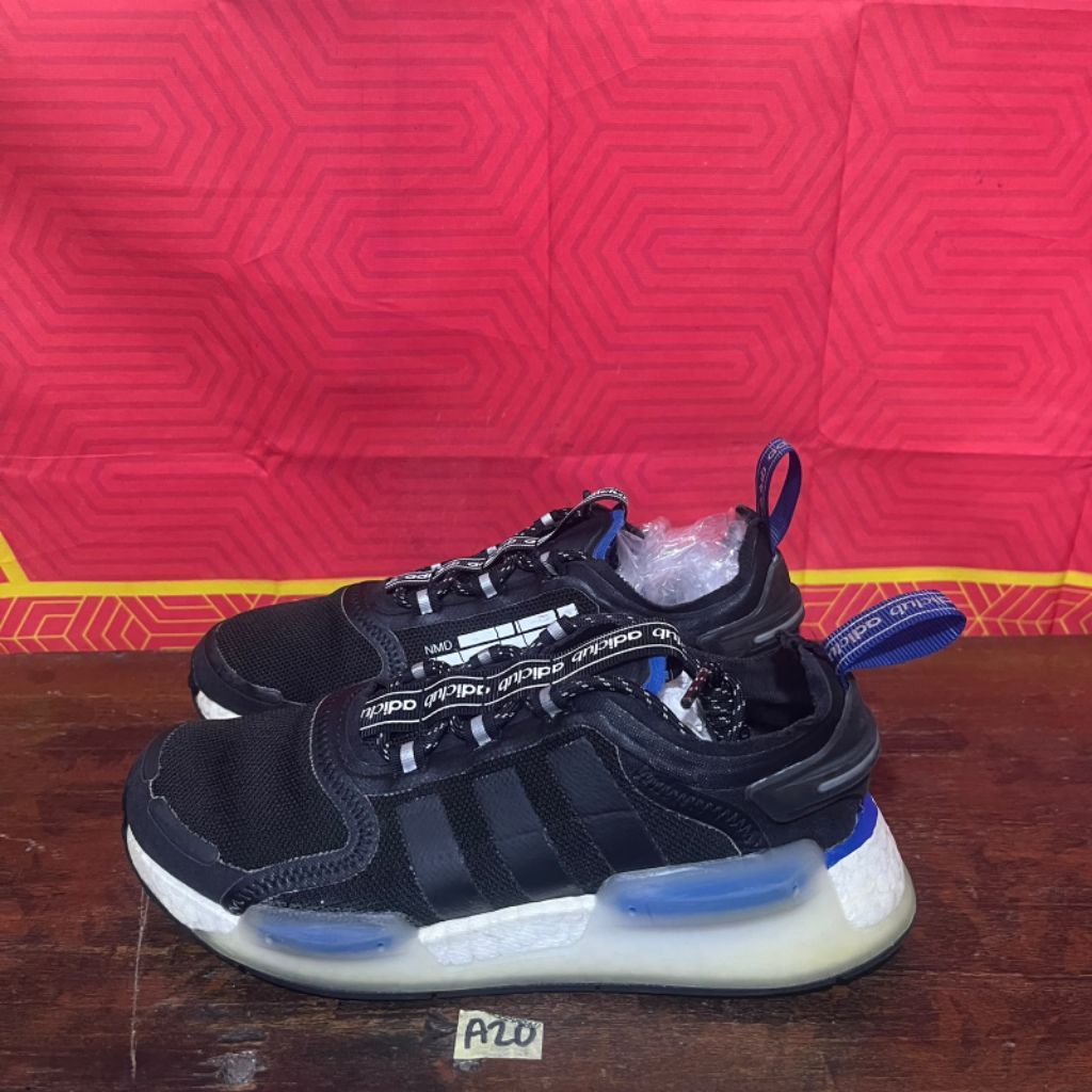 Sepatu Adidas NMD V3 size 36