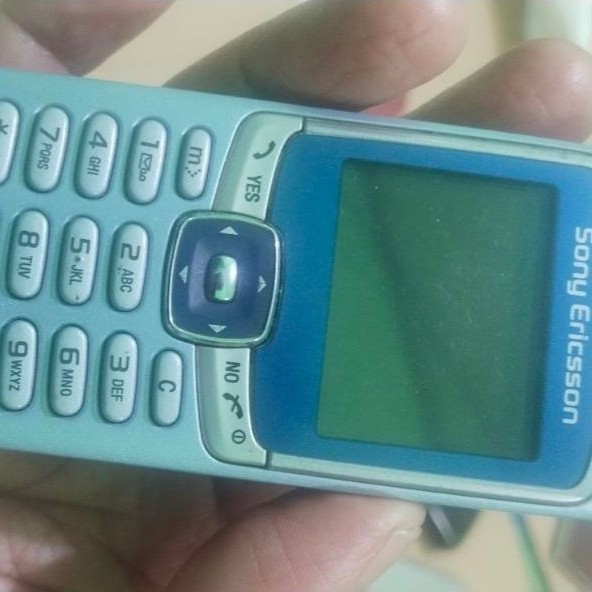 Kelangkaan):
HP Antik Sony Ericsson T226 Original Made in Malaysia Mulus Hidup Normal

