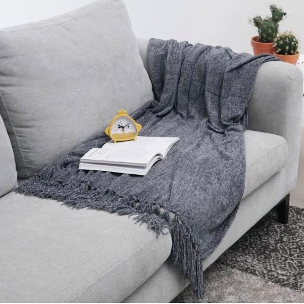 PRELOVED - Informa 130X150 cm Caitlyn Selimut Throw Grey - Abu-Abu Penghangat Sofa Penutup Kursi Tap
