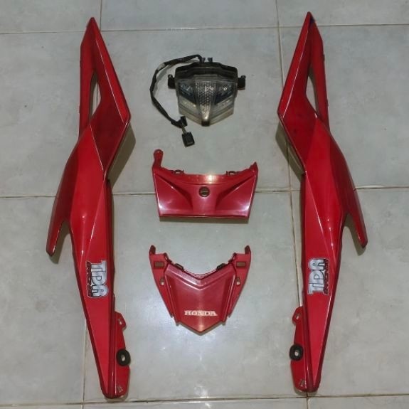 BODY BELAKANG CBR 150R FACELIFT K45G SET STOPLAMP