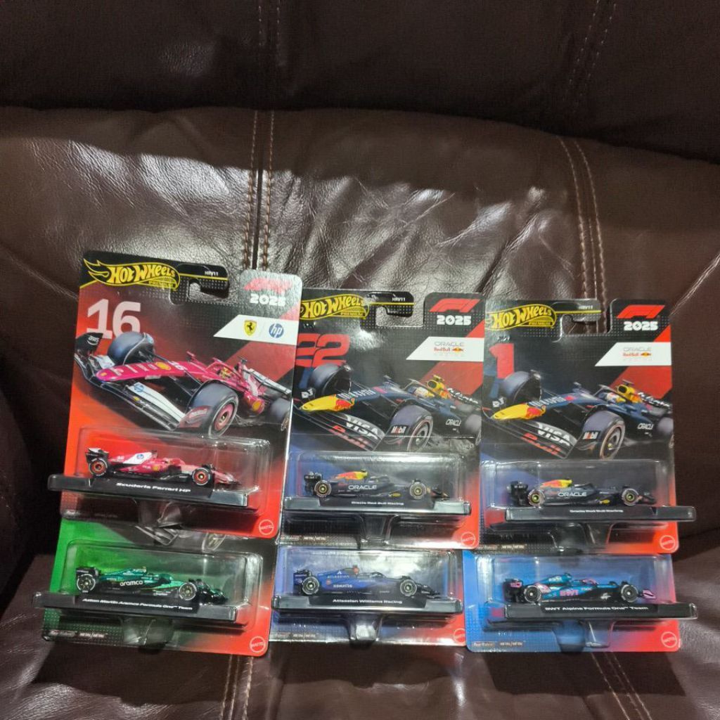 Hot Wheels Premium Formula 12025 Dash M Series Scuderia Ferrari HP (#16) Charles Leclerc Aston Marti