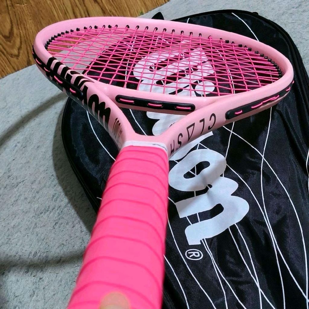 Raket Tenis Wanita Wilson Pink Senar Pink 100 sQ Pemula Lengkap Siap Pakai Ada Tas & Grip
