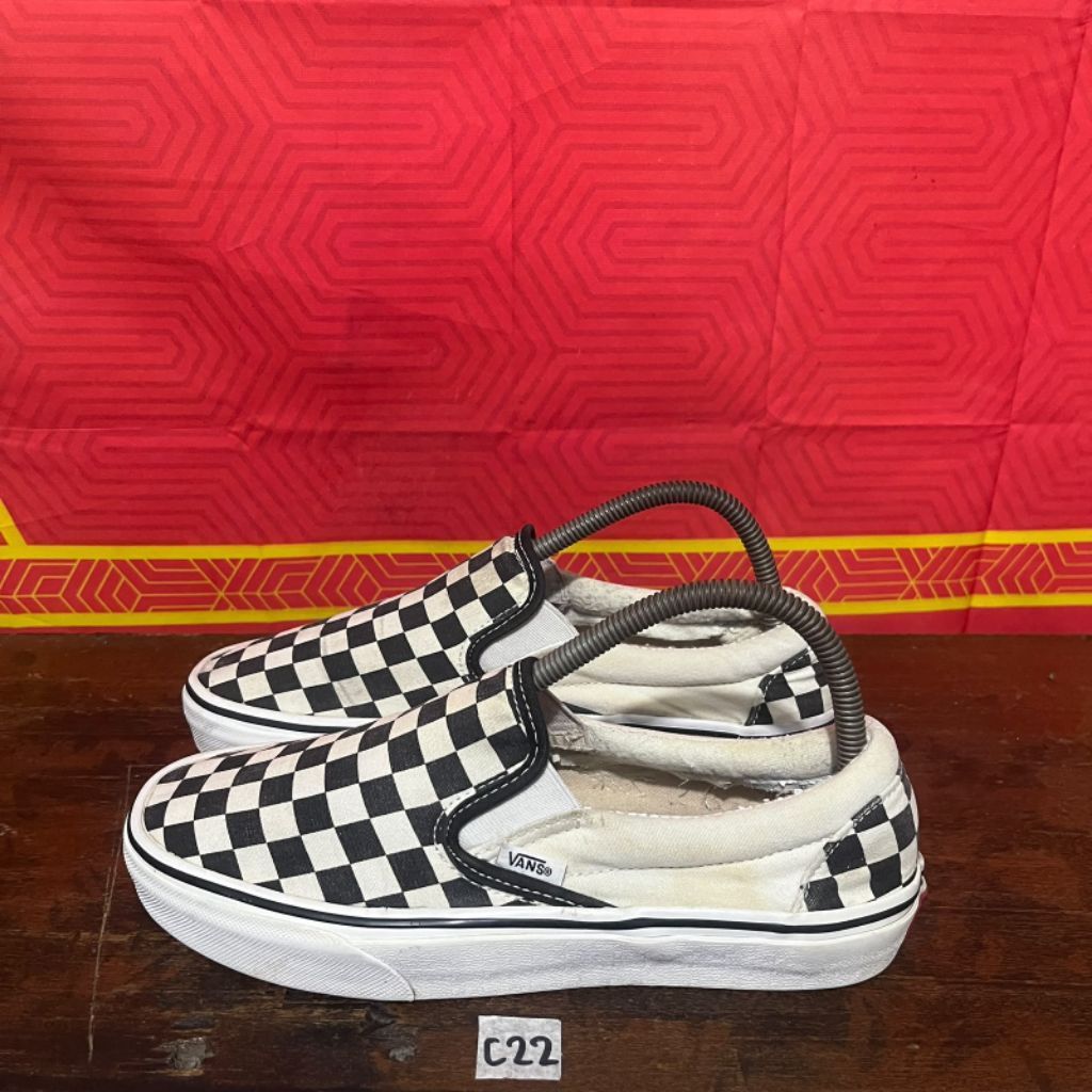 Vans slip on chekerboard size 39