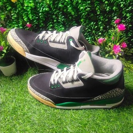Sepatu Nike Air Jordan 3 Retro 'Pine Green' size 44,5