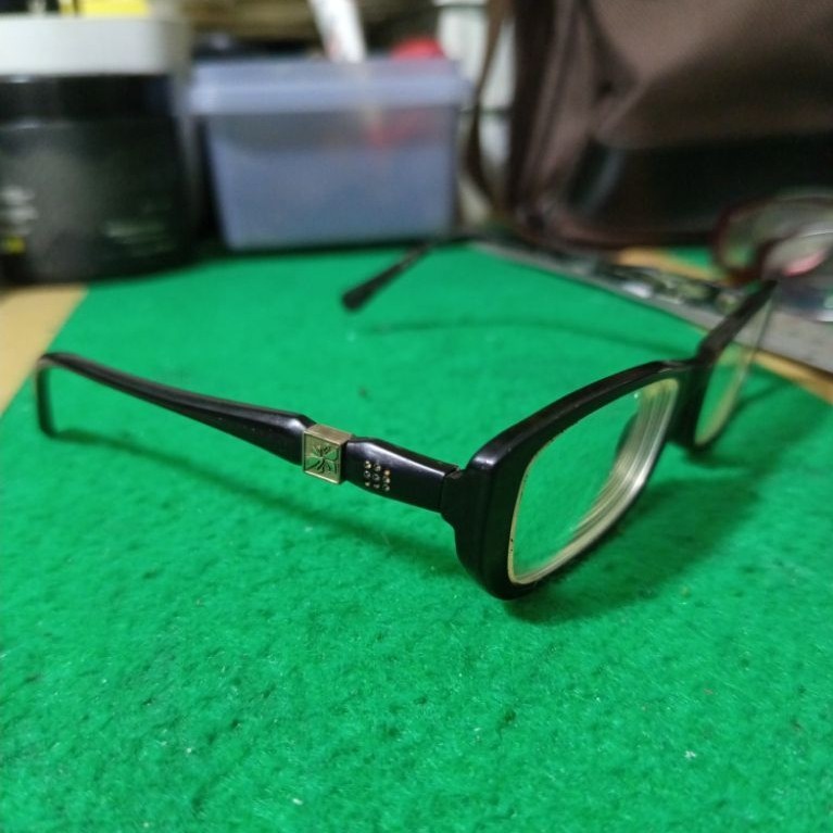 Swarovski frame kacamata preloved