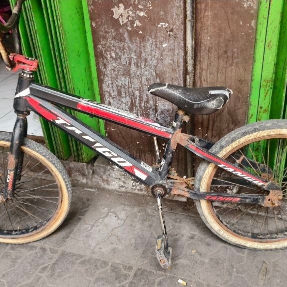 BEKAS SEPEDA BMX 20 Tango ban 20 x 2125