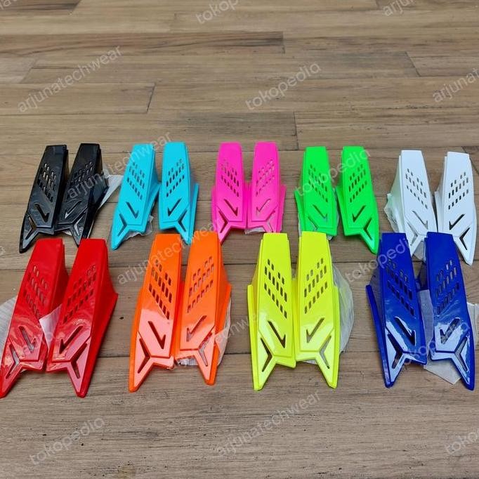 Pasang tanduk helm motor bergaya punk / tanduk cyberpunk