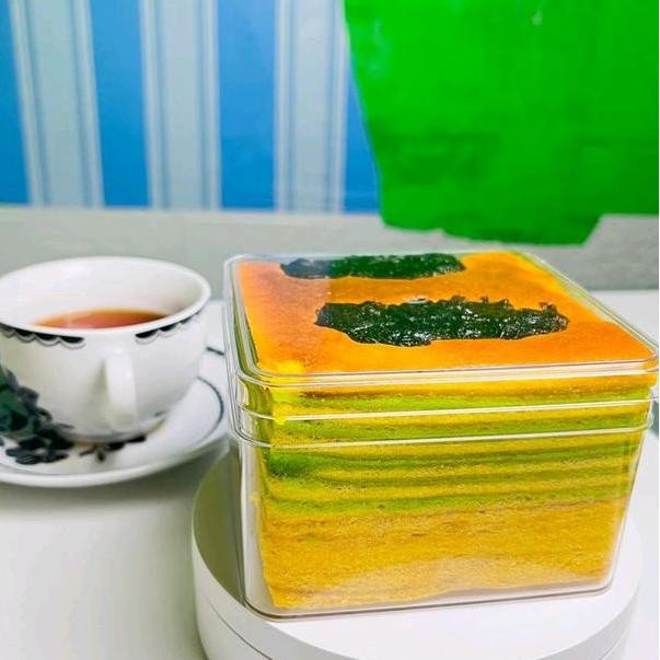 

Kue Lapis Legit Topping Plum Ukuran 10X10Cm Food