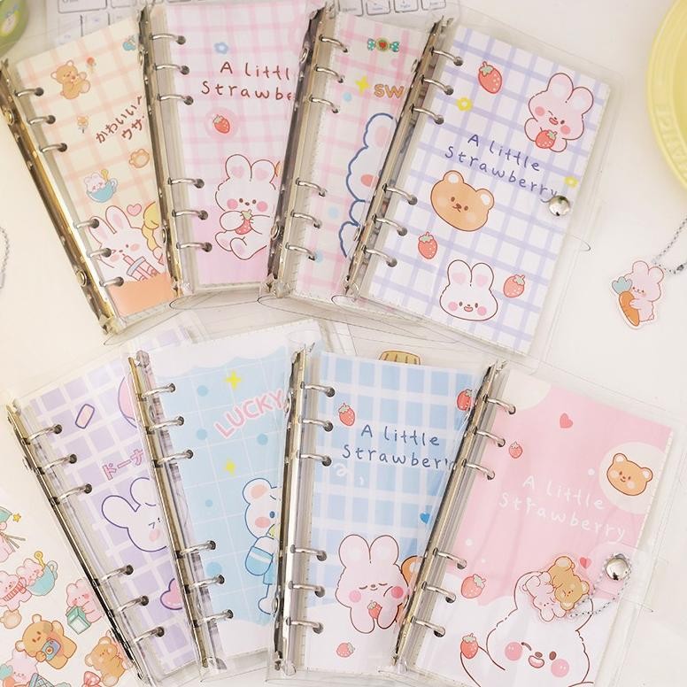 

Termurah Buku Binder A6 Isi Kertas 100 Lembar+Gantungan Kecil+Pet Stiker Korean Style Spiral Notebook Pvc Cute Bear Rabbit Buku Catatan Isi Ulang Loose-Leaf Buku Harian Binder Bahan Cover Silikon Transparan Jurnal Wisatawan Diy Scrapbook Daily Planner