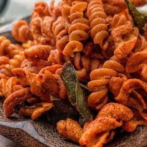 New Makaroni spiral Pedes 250 gr / kue kering kiloan / aneka snack