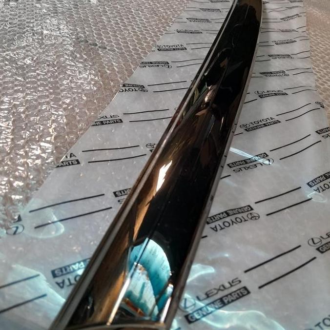 LIST GRILL DEPAN AVANZA VELOZ 2022 BLACK CHROME