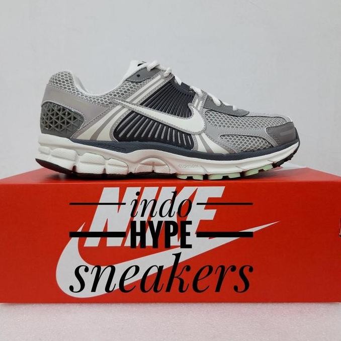 Nike Zoom Vomero 5 Womens Cobblestone