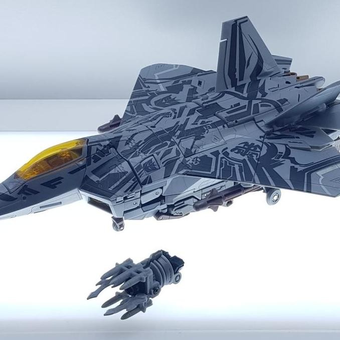 Starscream Leader Class Transformers HFTD