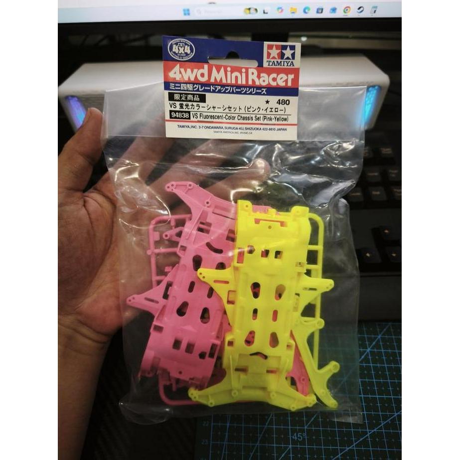 TAMIYA 94838 VS FLUORESCENT COLOR CHASSIS SET PINK/YELLOW S2025