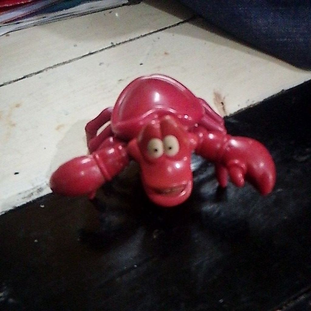 figur Sebastian crab dari Ariel the little mermaid