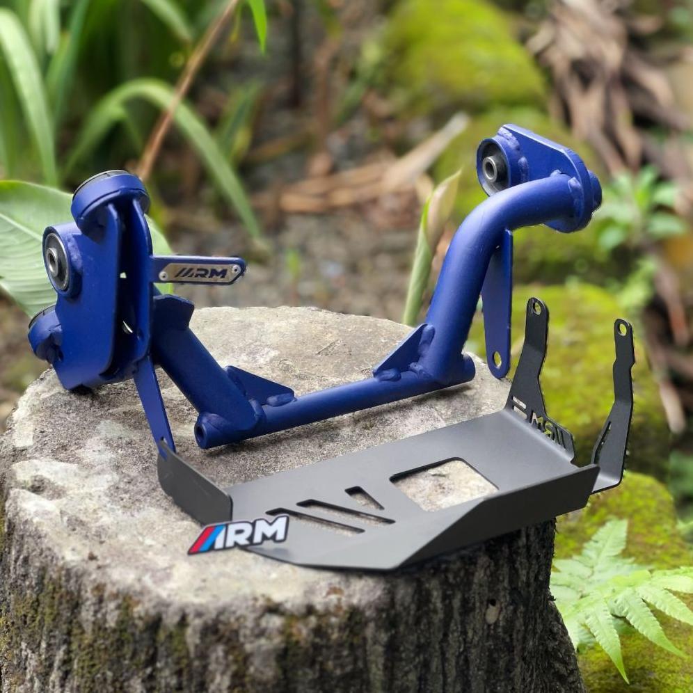ARM  ENGINE MOUNTING VARIO 160