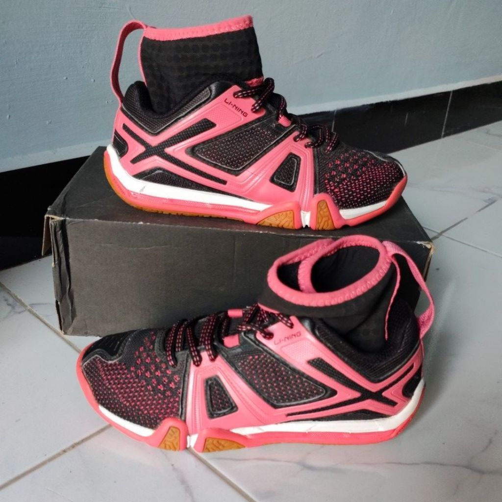 Sepatu badminton Lining sz 36(second)