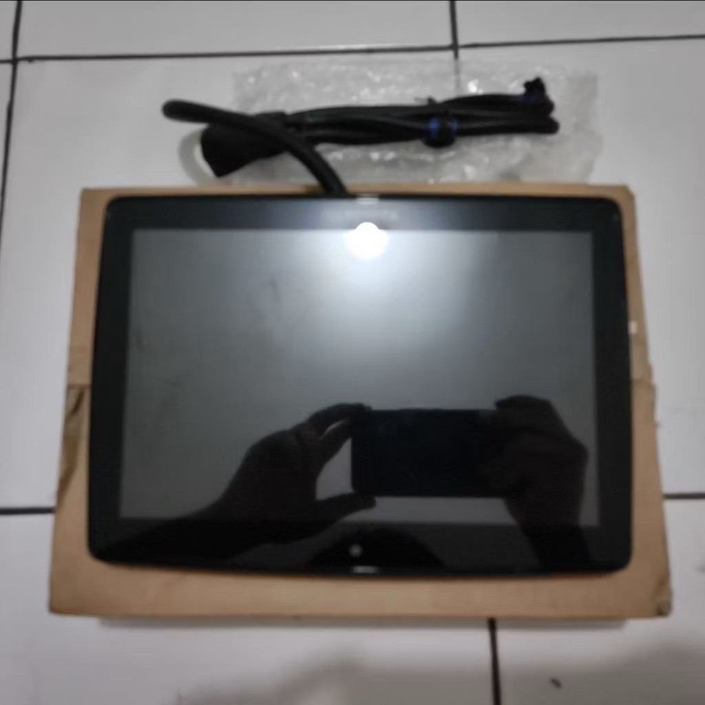 RSE Rear Seat Entertainment Innova Zenix TV belakang headrest Monitor 10 inch Original Toyota