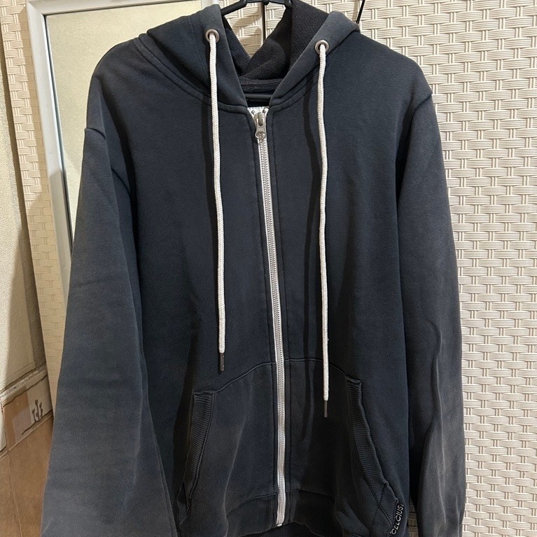 ZIPPER HOODIE MERK CELCIUS || PRELOVED