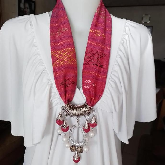 kalung etnik bahan ulos batak TAS