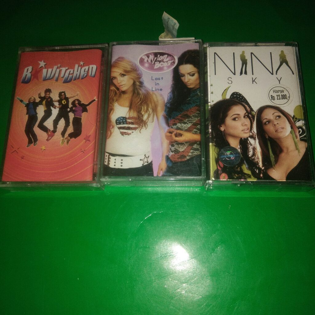 kaset pita b*witcken Nina sky