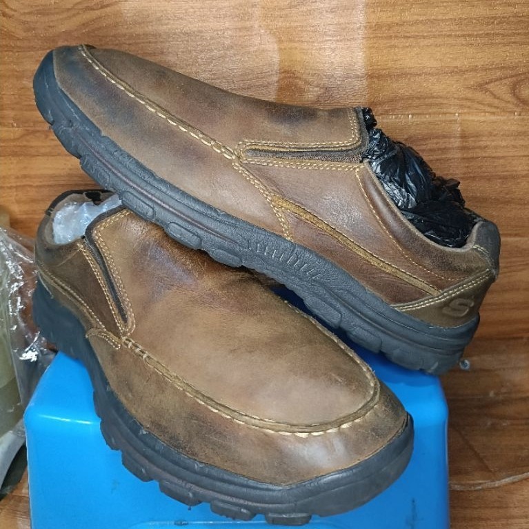 Sepatu KULIT SKECHERS SLIP ON size 46