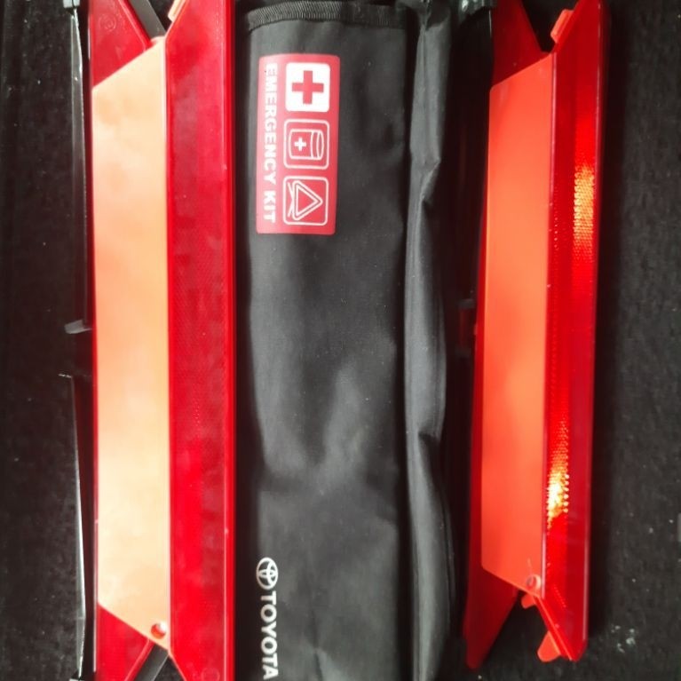 Emergency kit original TOYOTA