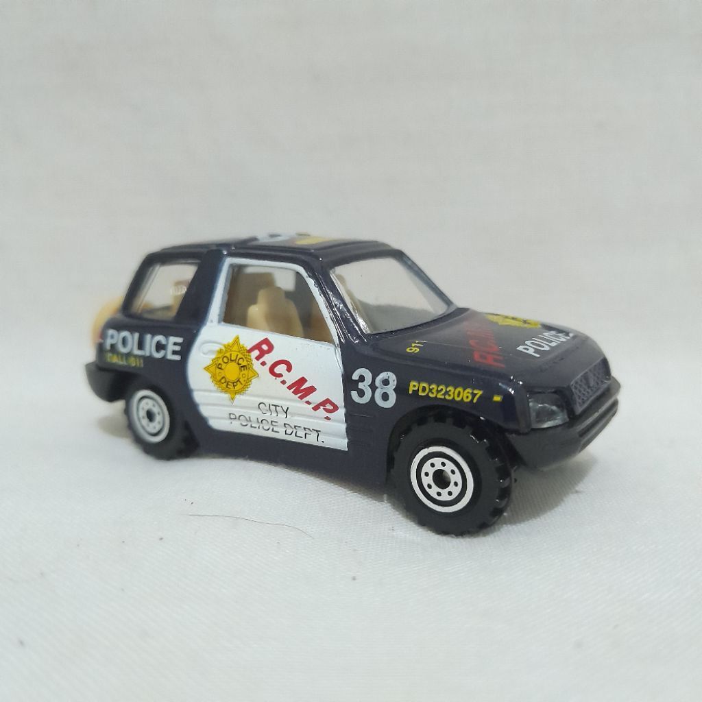 Pioneer Pro Engine Street Machine - Police 38 R.C.M.P. Skala 1:64 Diecast Metal with Plastic Parts T