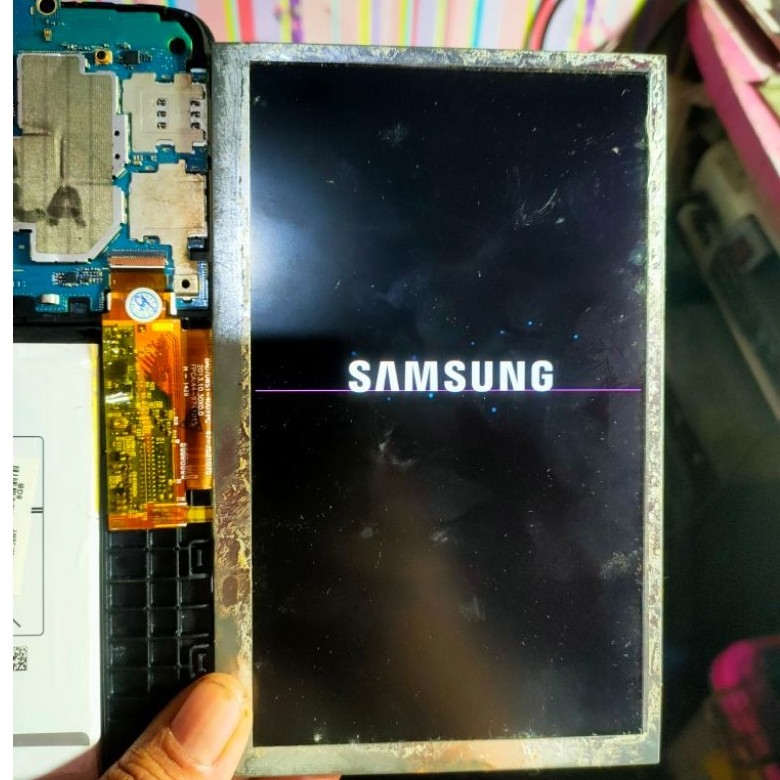 lcd tab Samsung 3v minus ada garis sehelai seperti di Poto lcd ori copotan
