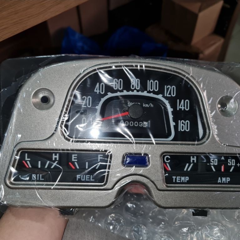 Speedometer Toyota Land Cruiser Hardtop FJ 40 FJ 45 BJ 40 Speedo 1979 - 1985 Part no : 83100 60180