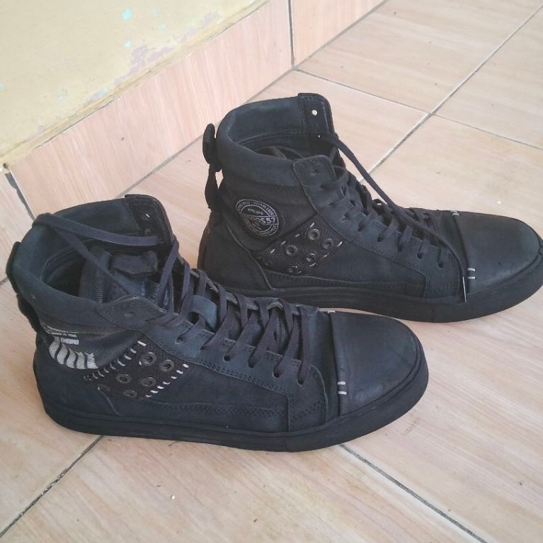 Sepatu Exodos57 polemos