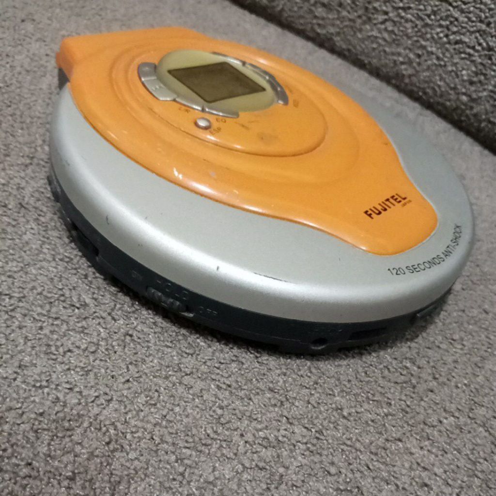 cd / discman (off) pajangan jadul