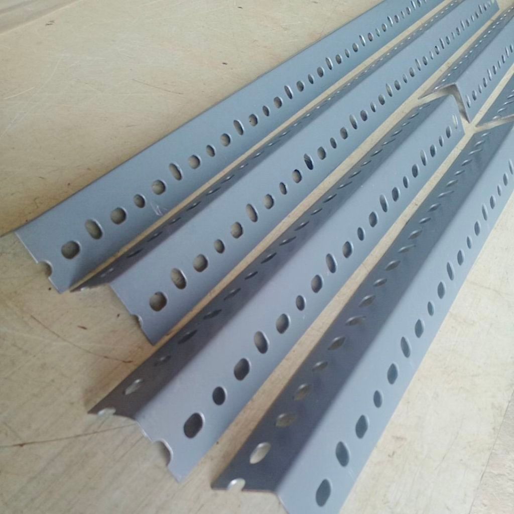 Besi Siku Lubang tebal 1,2mm 3,6 x 3,6