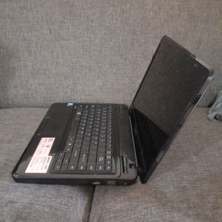 LAPTOP TOSHIBA L740 INTEL CORE I3-M380 MINUS BATREI
