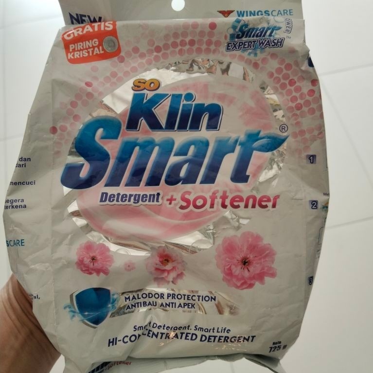 Soklin Smart Detergent + Softener (Isi : 725 Gr)