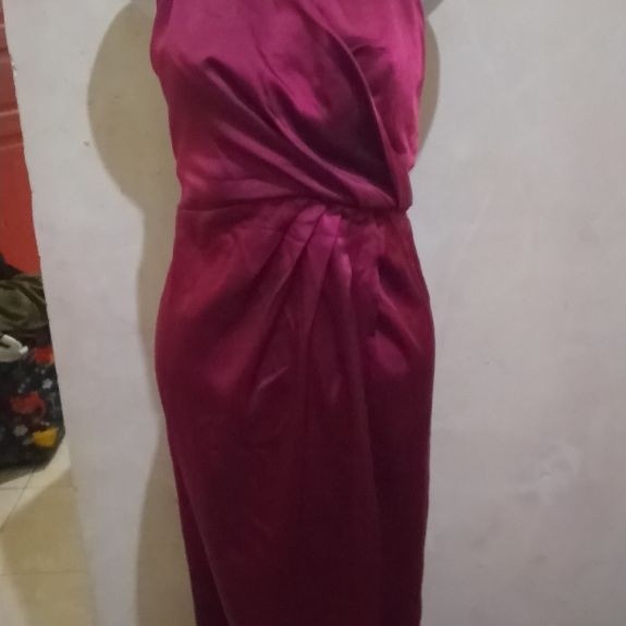 DRESS SATIN  MERK VICUNA  KWALITAS PREMIUM PRELOVED MERAH MAROON