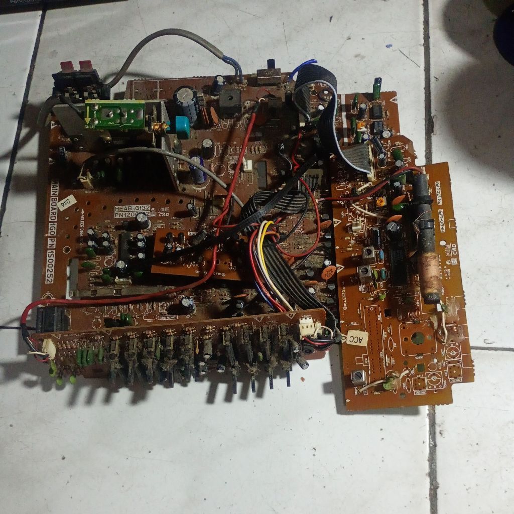 PCB radio am FM tape equalizer power ic an7148 copotan dari compo POLYTRON Mega power seperti Poto d