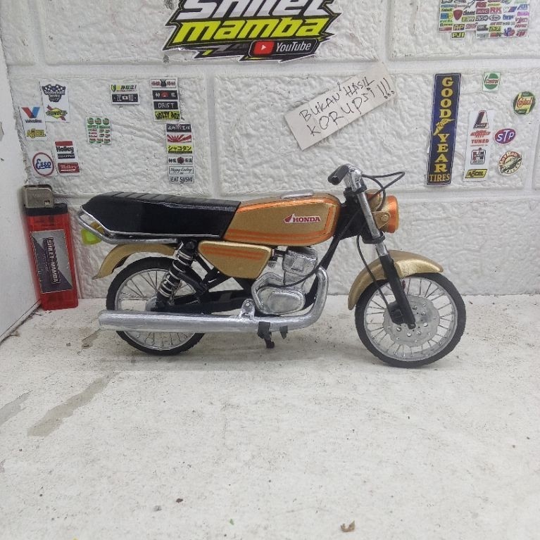 SPESIAL EDITION Miniatur motor handmade GL 100 ,skala 1:12,cocok untuk hadiah,pajangan & koleksi