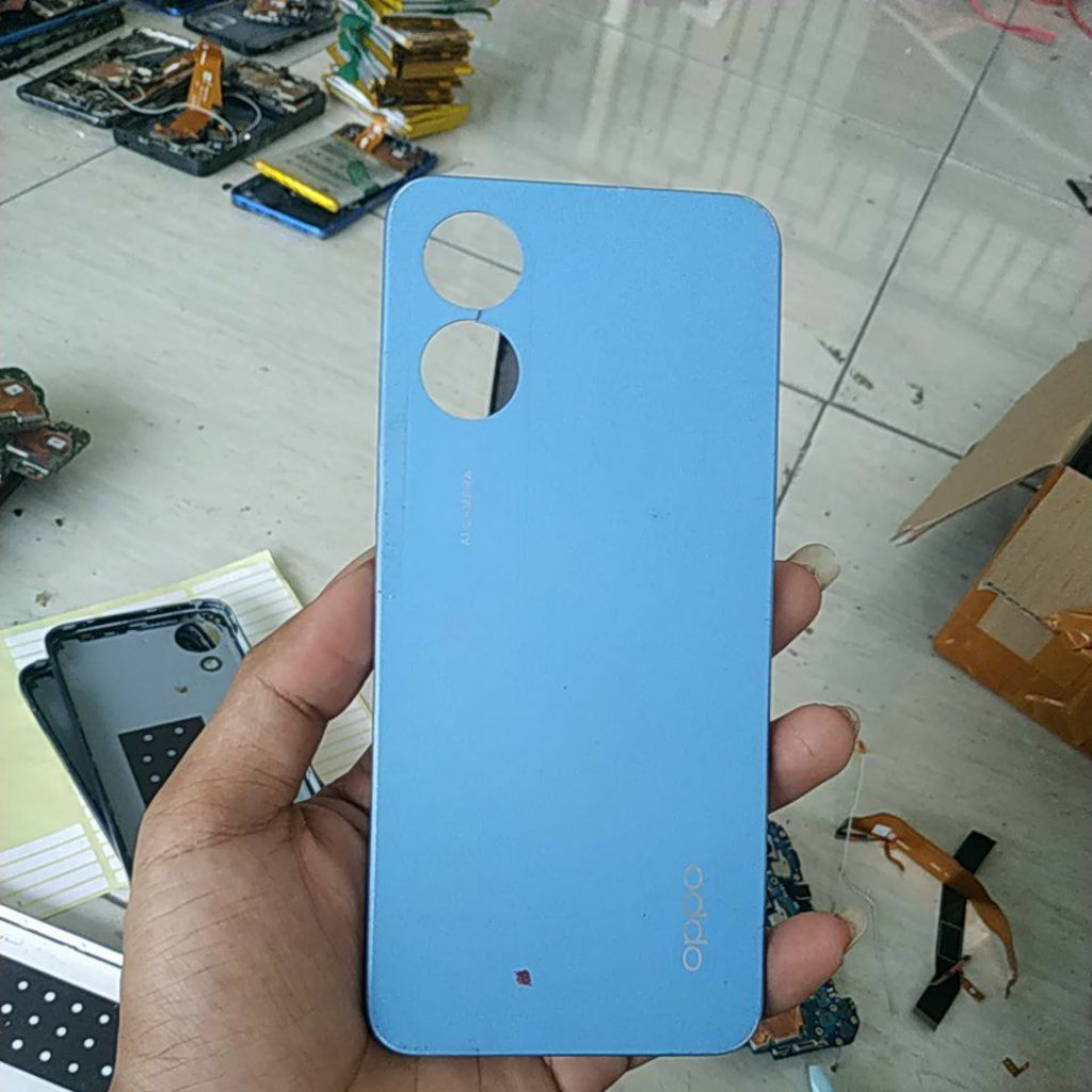 backdoor bekas oppo a17k,ada tombol volume ada patah sesuai gambar
