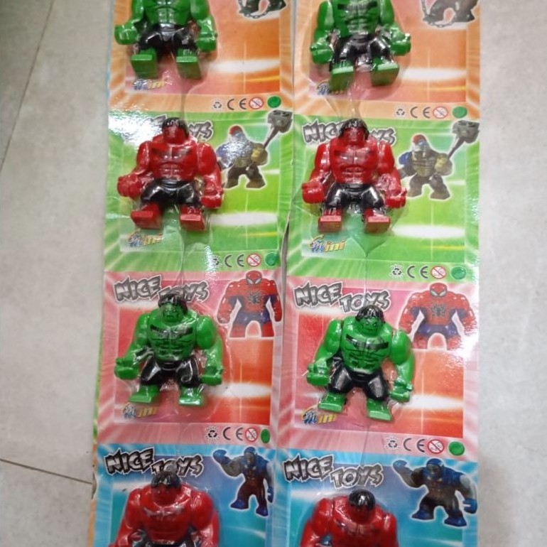 mainan mini figure Hulk warna hijau dan merah