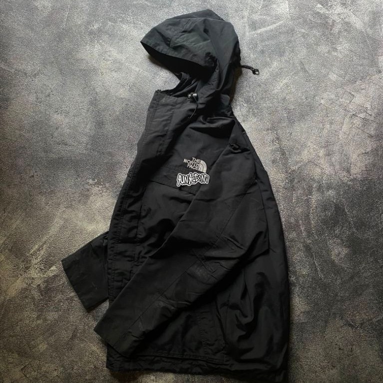TNF MAKALU GORPCORE