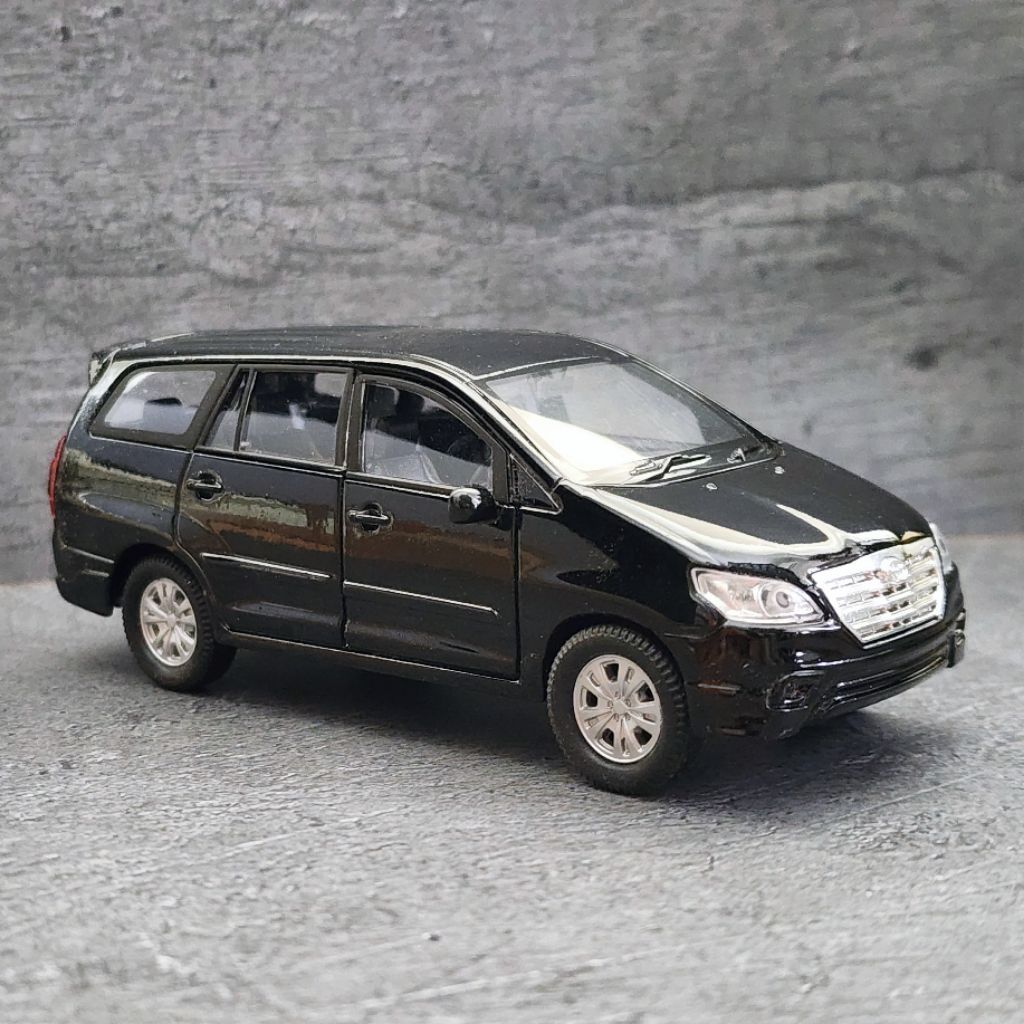 Welly Diecast TOYOTA KIJANG INNOVA DOYOK Warna Hitam Kondisi Baru BIB Old-Stock Cocok Untuk Koleksi 